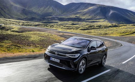 2023 Volkswagen ID.4 Pro 4MOTION Front Three-Quarter Wallpapers 450x275 (4)