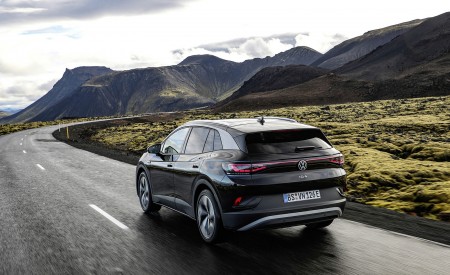 2023 Volkswagen ID.4 Pro 4MOTION Rear Three-Quarter Wallpapers 450x275 (6)