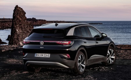 2023 Volkswagen ID.4 Pro 4MOTION Rear Three-Quarter Wallpapers 450x275 (29)
