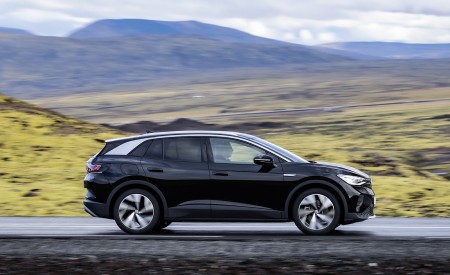 2023 Volkswagen ID.4 Pro 4MOTION Side Wallpapers 450x275 (13)