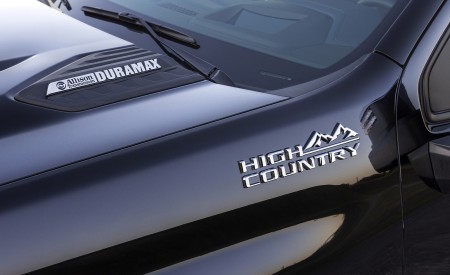 2024 Chevrolet Silverado 2500HD High Country Badge Wallpapers 450x275 (11)