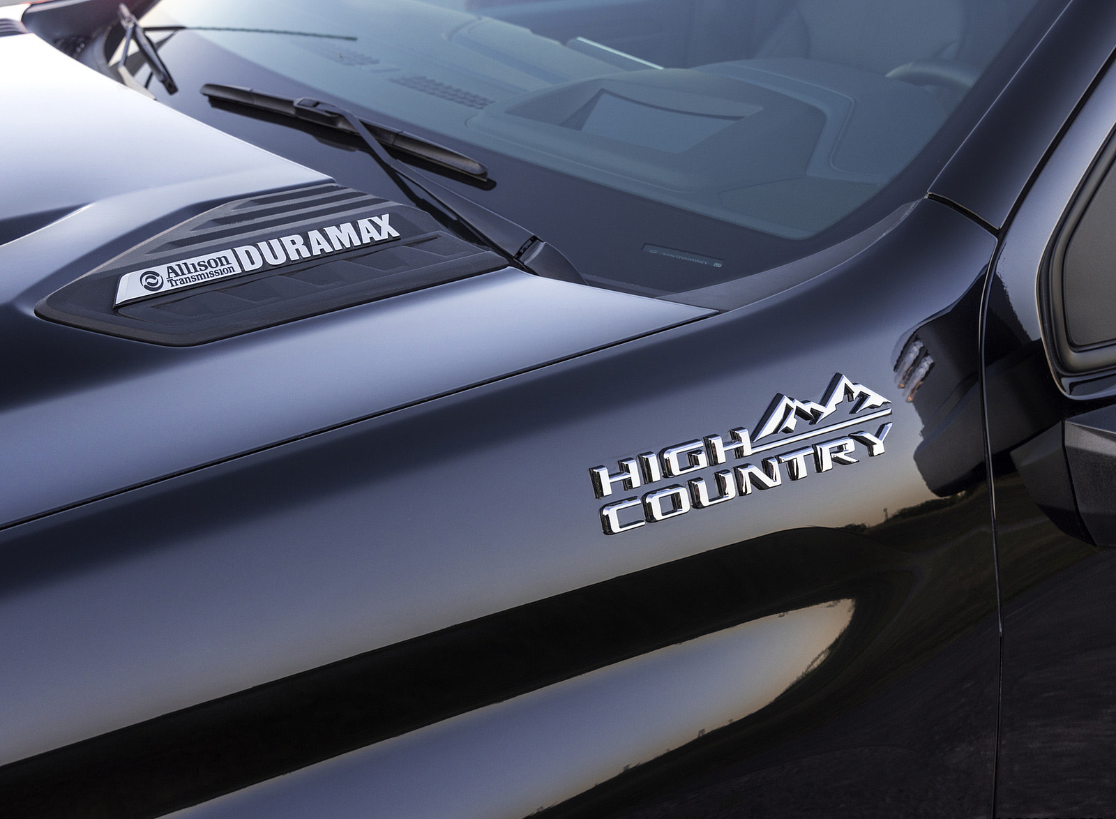 2024 Chevrolet Silverado 2500HD High Country Badge Wallpapers (11)