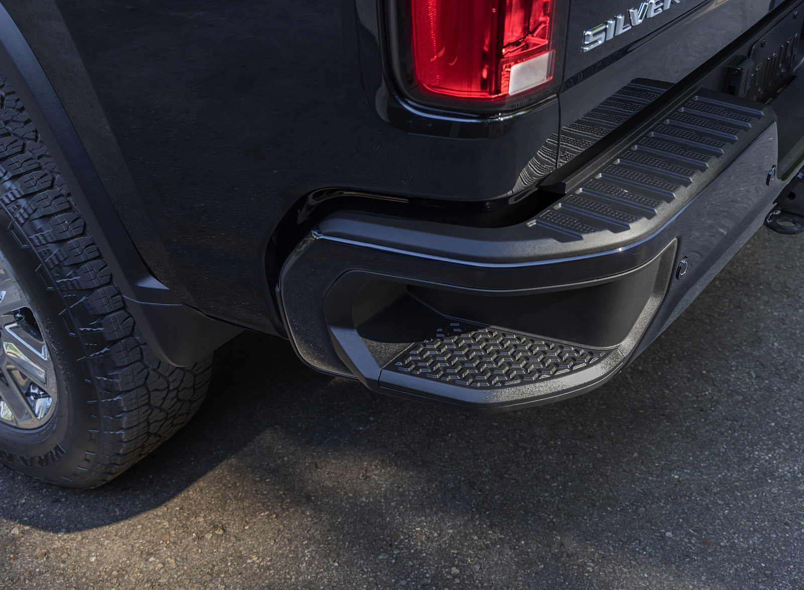 2024 Chevrolet Silverado 2500HD High Country Detail Wallpapers (15)