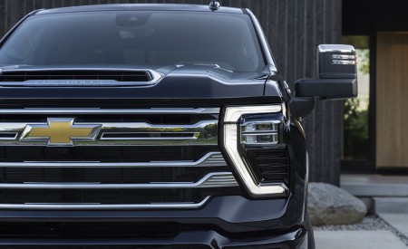 2024 Chevrolet Silverado 2500HD High Country Front Wallpapers 450x275 (9)