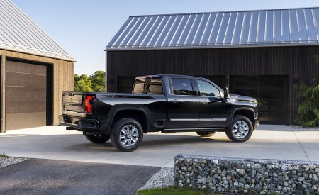 2024 Chevrolet Silverado 2500HD High Country Rear Three-Quarter Wallpapers 450x275 (6)
