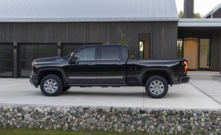 2024 Chevrolet Silverado 2500HD High Country Side Wallpapers 450x275 (8)