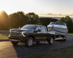 2024 Chevrolet Silverado 2500HD High Country Towing a Trailer Wallpapers 150x120 (8)