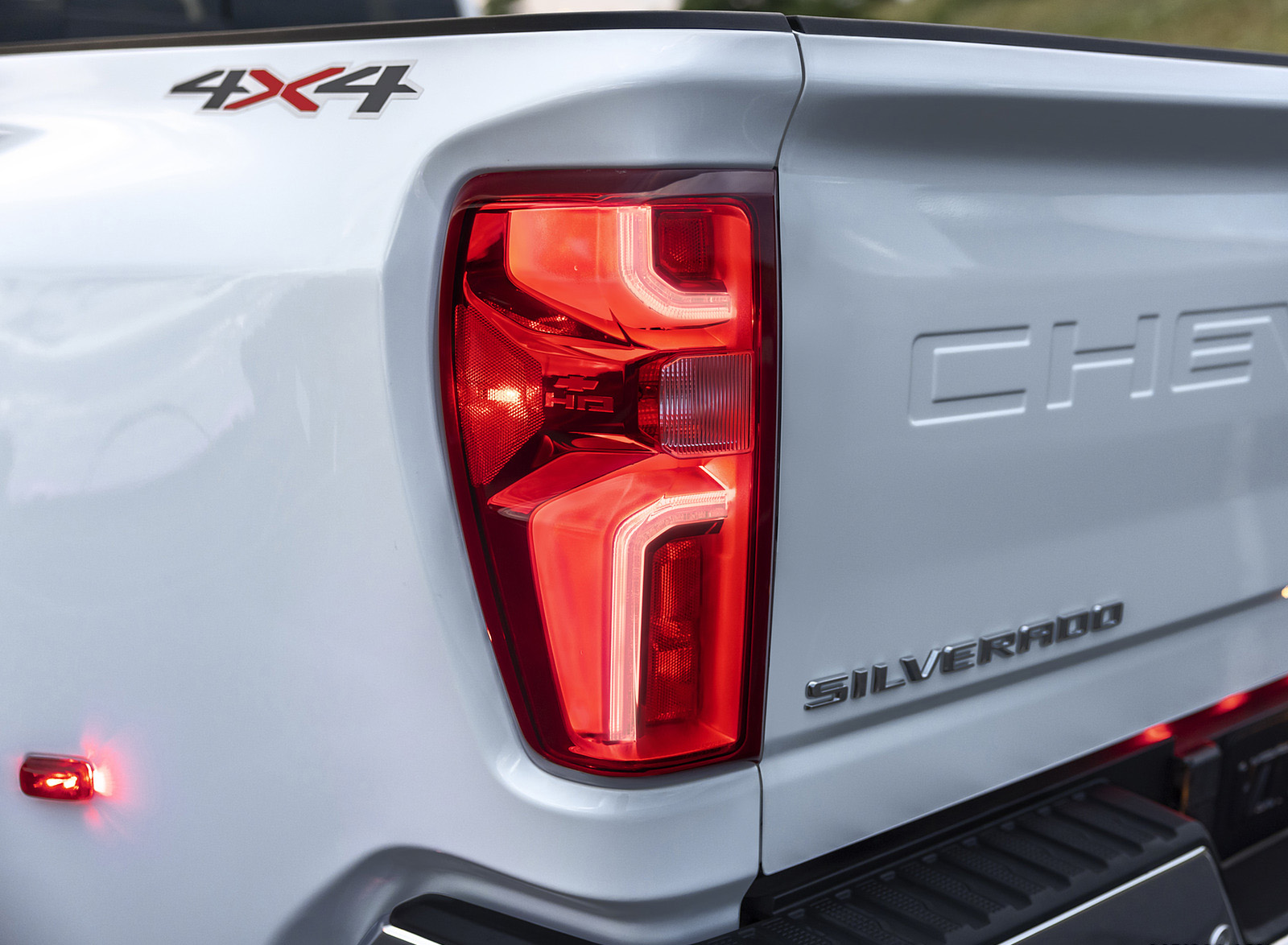 2024 Chevrolet Silverado HD 3500HD LTZ Dually Tail Light Wallpapers (12)