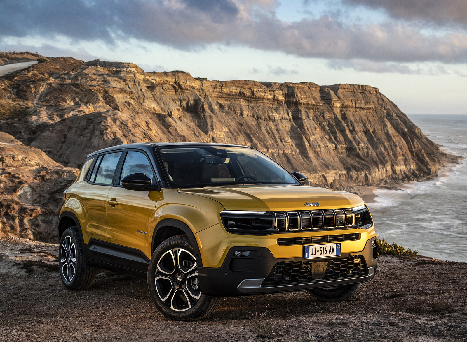 2024 Jeep Avenger Front Three-Quarter Wallpapers (3)