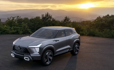 2022 Mitsubishi XFC Concept Front Three-Quarter Wallpapers 450x275 (10)