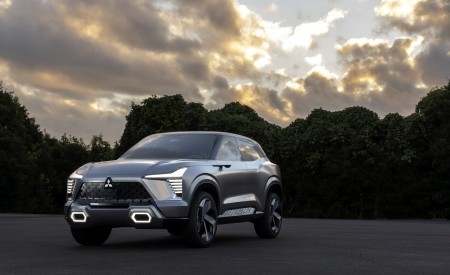 2022 Mitsubishi XFC Concept Front Three-Quarter Wallpapers  450x275 (12)