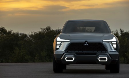 2022 Mitsubishi XFC Concept Front Wallpapers 450x275 (13)