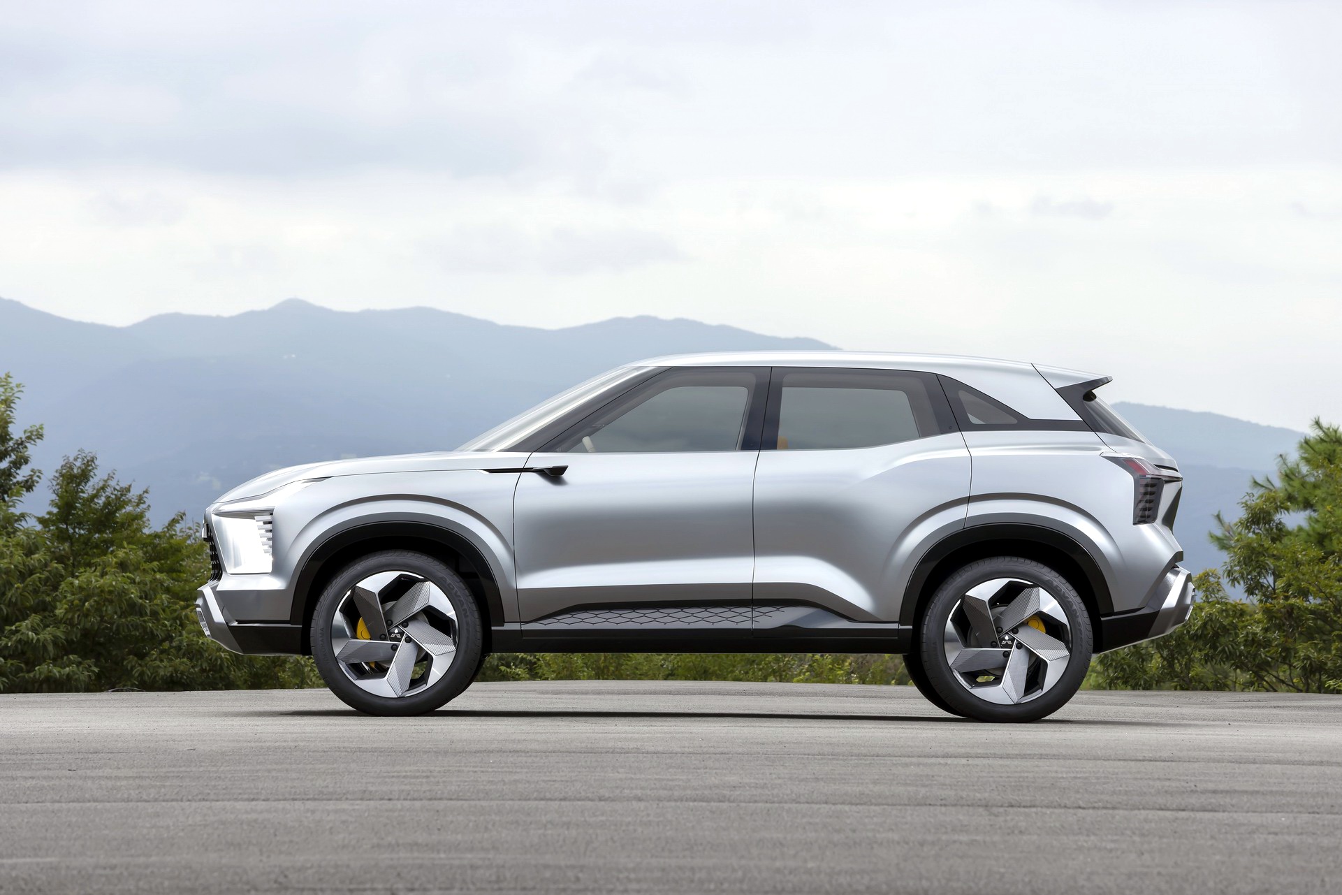 2022 Mitsubishi XFC Concept Side Wallpapers (6)