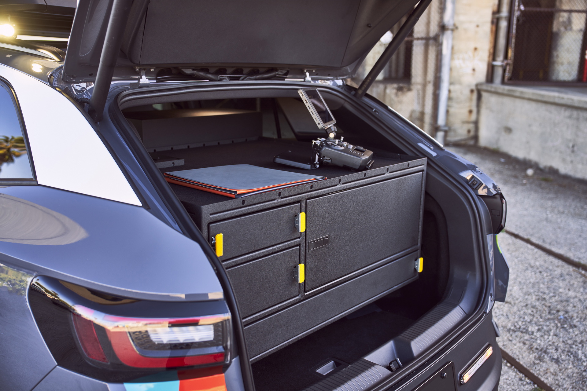 2022 Volkswagen ID.4 EV Drone Command Concept Trunk Wallpapers (11)