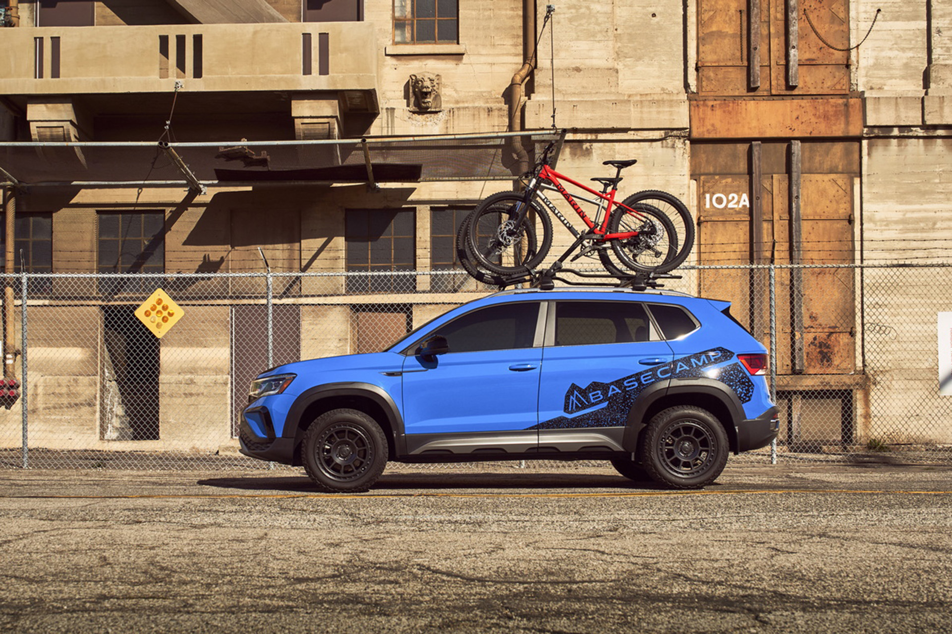 2022 Volkswagen Taos Basecamp Active Concept Side Wallpapers #3 of 8