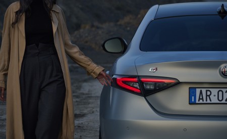 2023 Alfa Romeo Giulia Detail Wallpapers  450x275 (13)