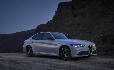 2023 Alfa Romeo Giulia Front Three-Quarter Wallpapers 450x275 (6)