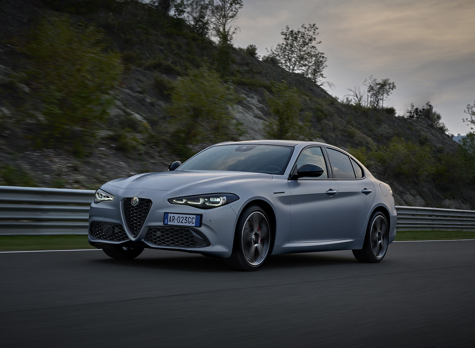 2023 Alfa Romeo Giulia Front Three-Quarter Wallpapers (1)