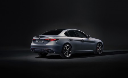 2023 Alfa Romeo Giulia Rear Three-Quarter Wallpapers 450x275 (16)