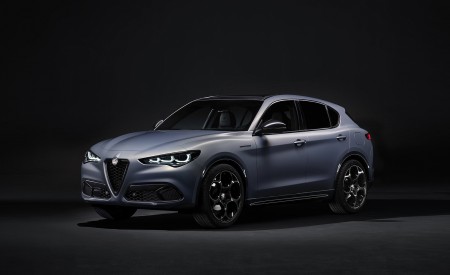 2023 Alfa Romeo Stelvio Front Three-Quarter Wallpapers 450x275 (10)
