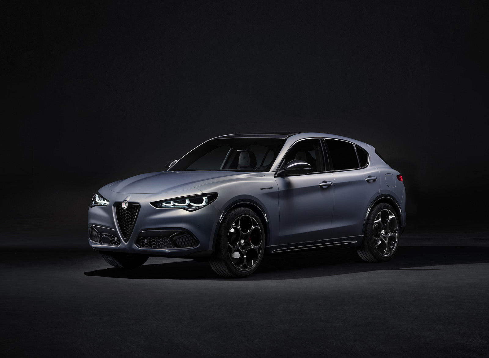 2023 Alfa Romeo Stelvio Front Three-Quarter Wallpapers (10)
