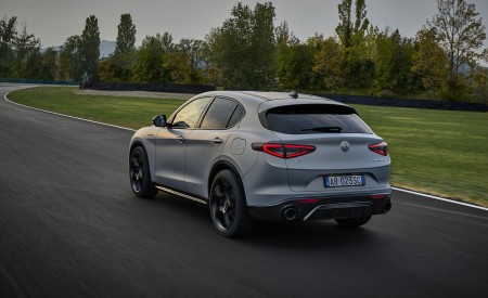 2023 Alfa Romeo Stelvio Rear Three-Quarter Wallpapers 450x275 (2)