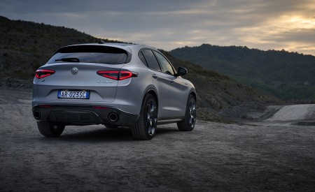 2023 Alfa Romeo Stelvio Rear Wallpapers 450x275 (7)