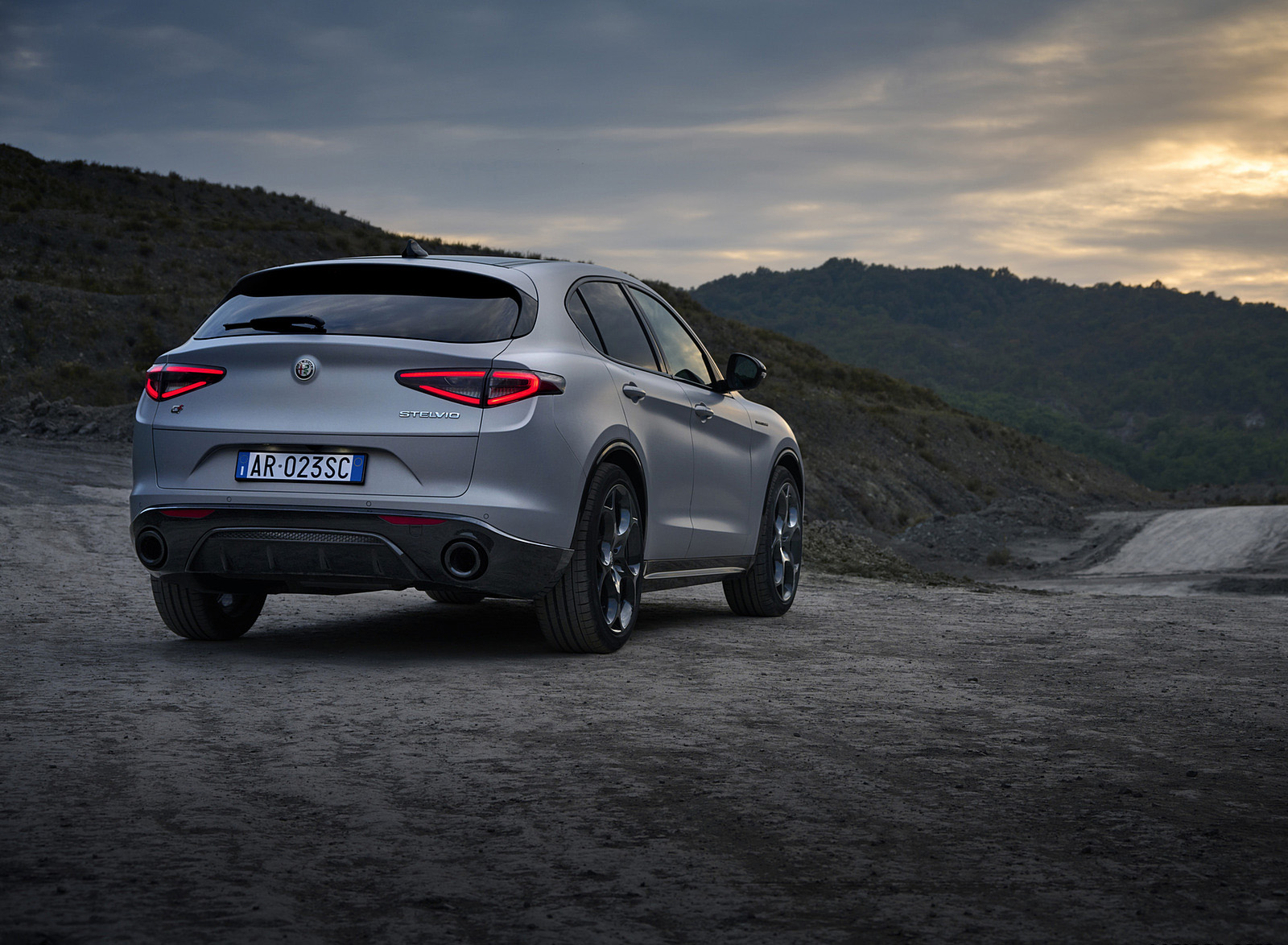 2023 Alfa Romeo Stelvio Rear Wallpapers (7)