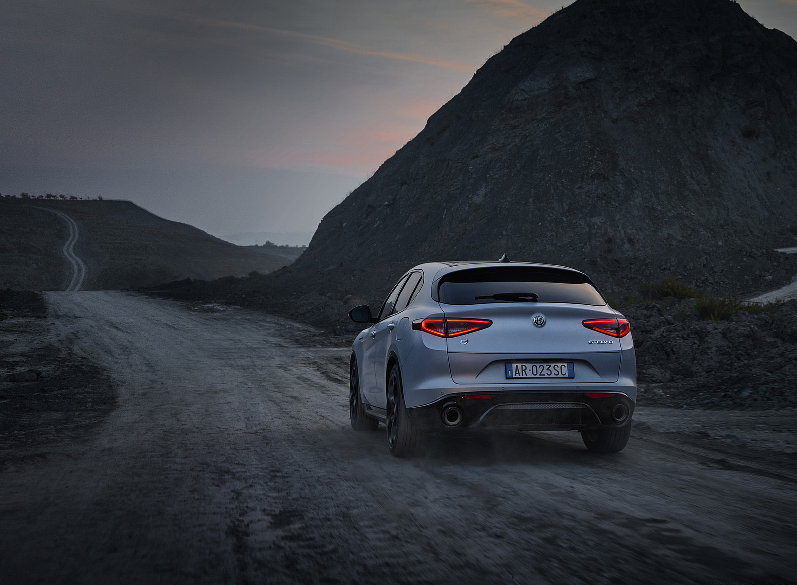 2023 Alfa Romeo Stelvio Rear Wallpapers (4)