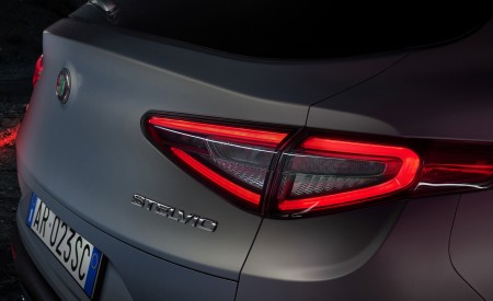 2023 Alfa Romeo Stelvio Tail Light Wallpapers 450x275 (17)