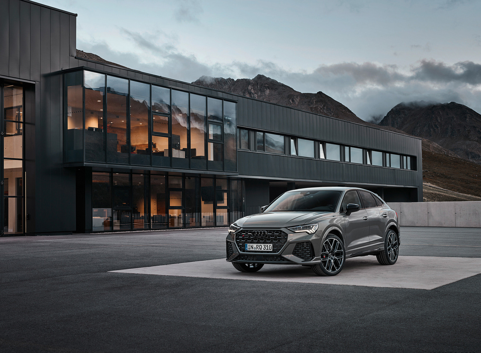 2023 Audi RS Q3 Sportback 10 Years Edition (Color: Chronos Grey Matallic) Front Three-Quarter Wallpapers #46 of 72
