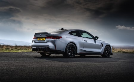 2023 BMW M4 CSL (UK-Spec) Rear Three-Quarter Wallpapers 450x275 (16)