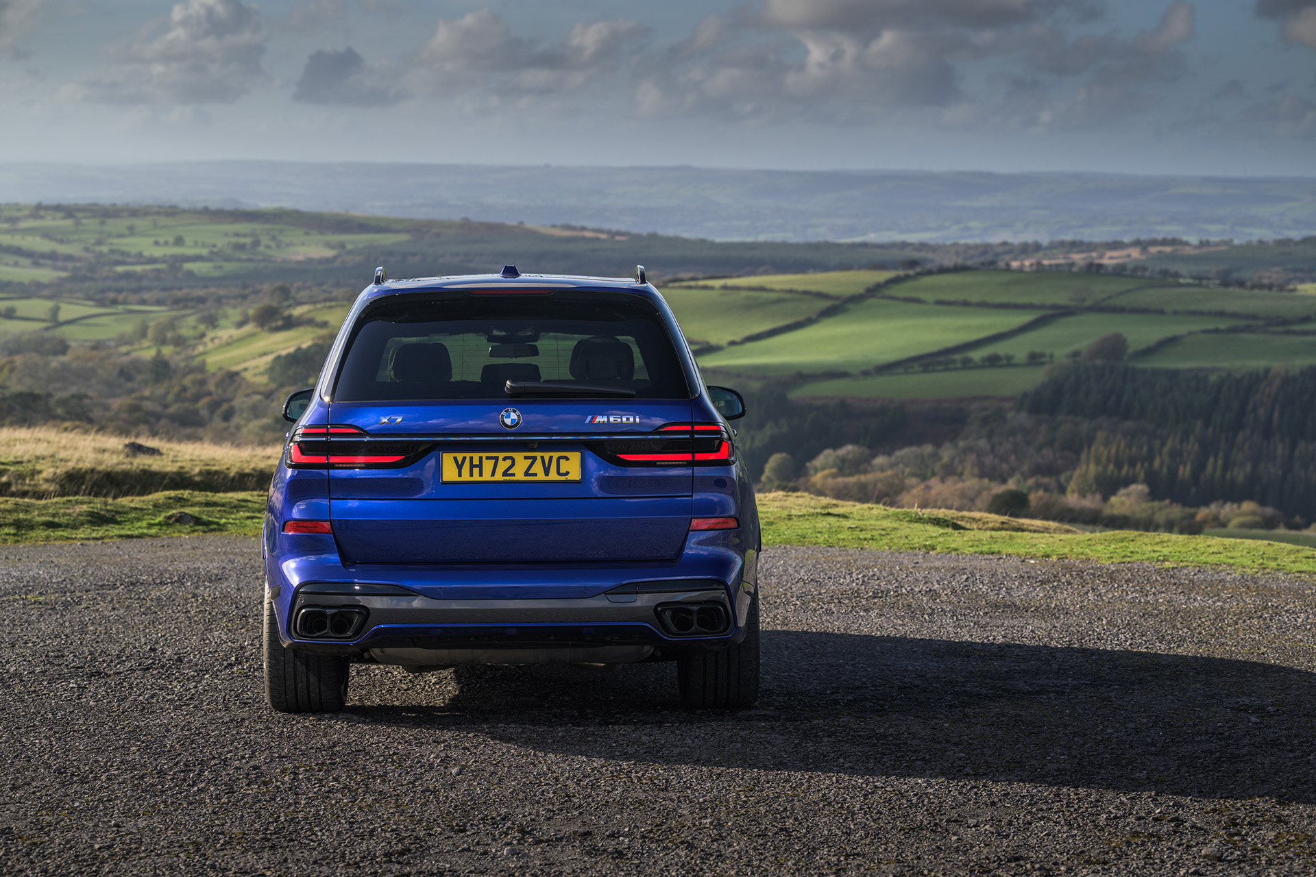 2023 BMW X7 M60i xDrive (UK-Spec) Rear Wallpapers (4)