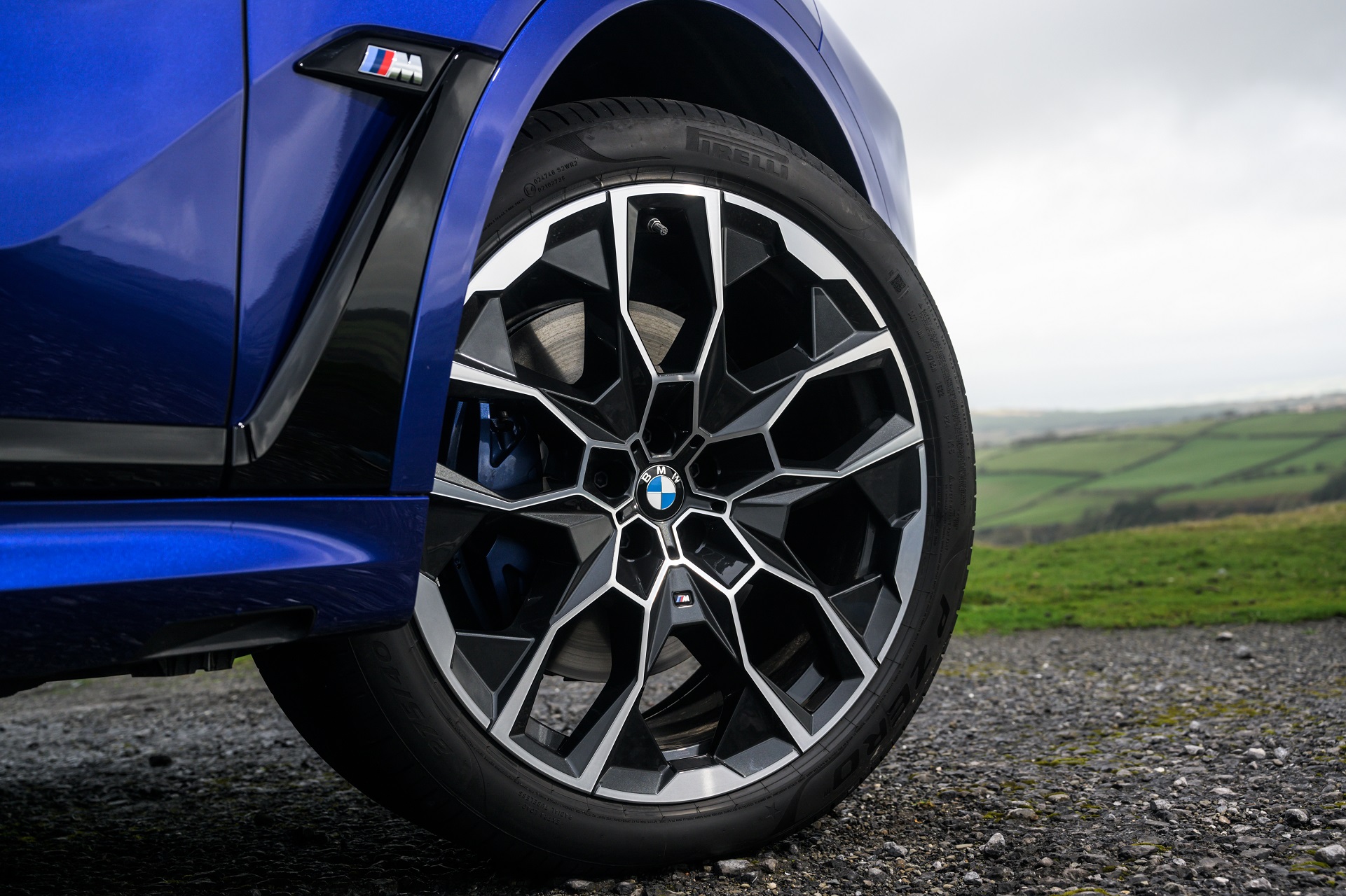 2023 BMW X7 M60i xDrive (UK-Spec) Wheel Wallpapers (8)