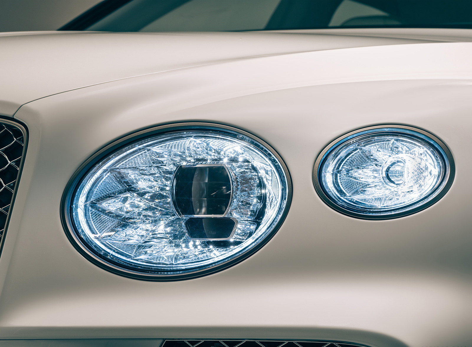 2023 Bentley Bentayga Odyssean Edition Headlight Wallpapers (4)
