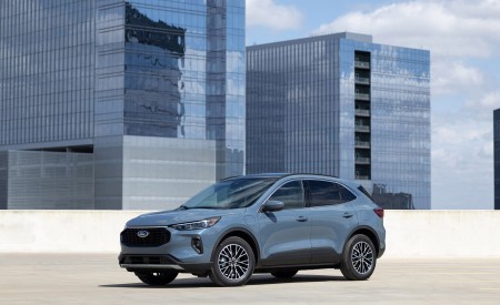 2023 Ford Escape Plug-In Hybrid Front Three-Quarter Wallpapers 450x275 (3)