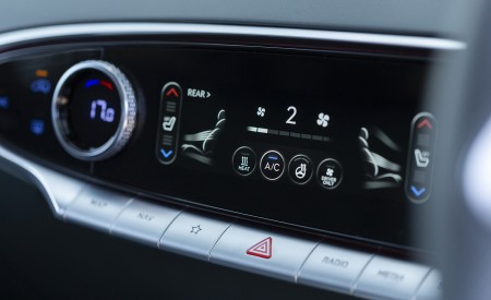 2023 Genesis Electrified GV70 (UK-Spec) Central Console Wallpapers  450x275 (41)