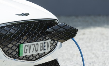 2023 Genesis Electrified GV70 (UK-Spec) Charging Connector Wallpapers 450x275 (34)