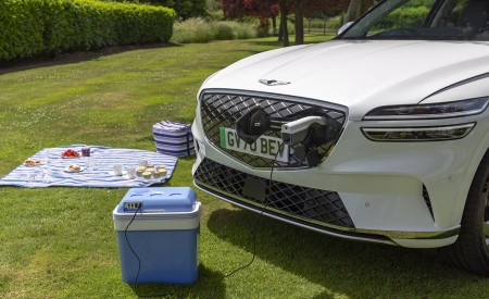 2023 Genesis Electrified GV70 (UK-Spec) Charging Connector Wallpapers 450x275 (30)