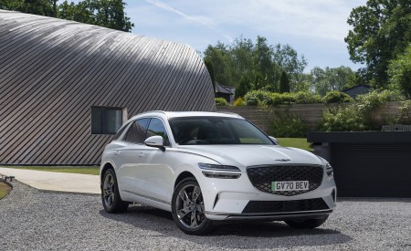 2023 Genesis Electrified GV70 (UK-Spec) Front Three-Quarter Wallpapers 450x275 (21)