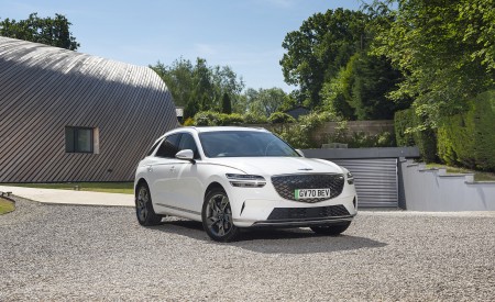 2023 Genesis Electrified GV70 (UK-Spec) Front Three-Quarter Wallpapers 450x275 (22)