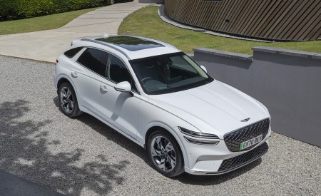 2023 Genesis Electrified GV70 (UK-Spec) Front Three-Quarter Wallpapers 450x275 (18)