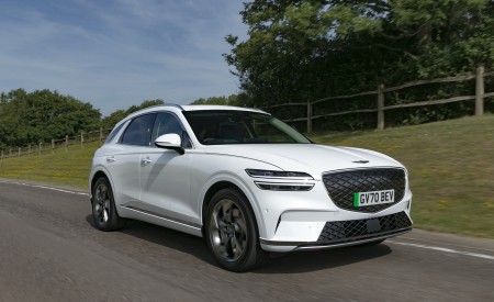 2023 Genesis Electrified GV70 (UK-Spec) Front Three-Quarter Wallpapers 450x275 (15)