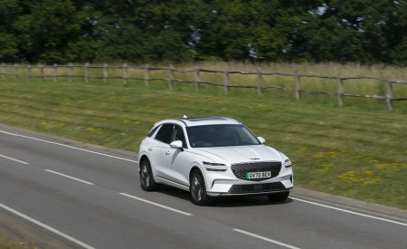 2023 Genesis Electrified GV70 (UK-Spec) Front Three-Quarter Wallpapers 450x275 (8)