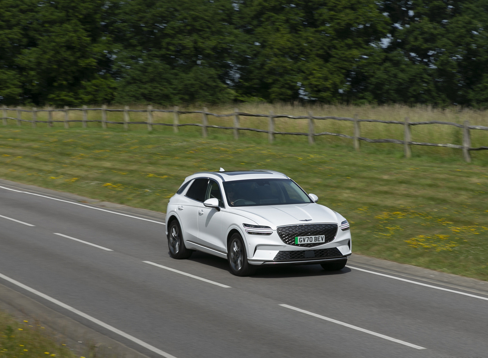 2023 Genesis Electrified GV70 (UK-Spec) Front Three-Quarter Wallpapers (8)