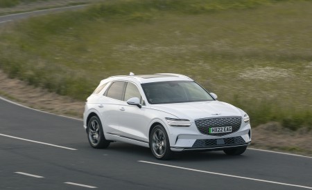 2023 Genesis Electrified GV70 (UK-Spec) Front Three-Quarter Wallpapers 450x275 (5)