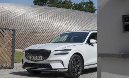2023 Genesis Electrified GV70 (UK-Spec) Front Wallpapers 450x275 (28)