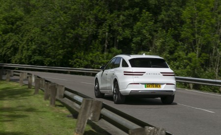 2023 Genesis Electrified GV70 (UK-Spec) Rear Three-Quarter Wallpapers 450x275 (12)