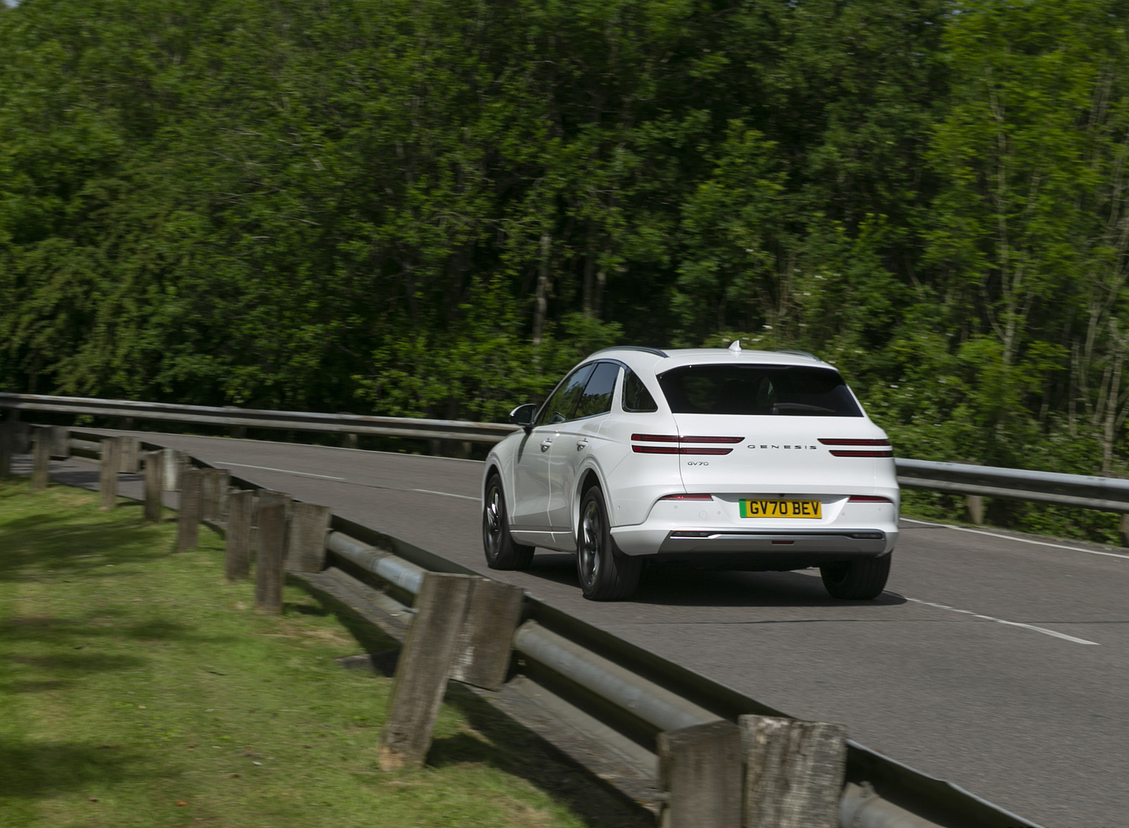 2023 Genesis Electrified GV70 (UK-Spec) Rear Three-Quarter Wallpapers (12)