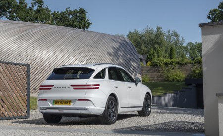 2023 Genesis Electrified GV70 (UK-Spec) Rear Three-Quarter Wallpapers 450x275 (25)